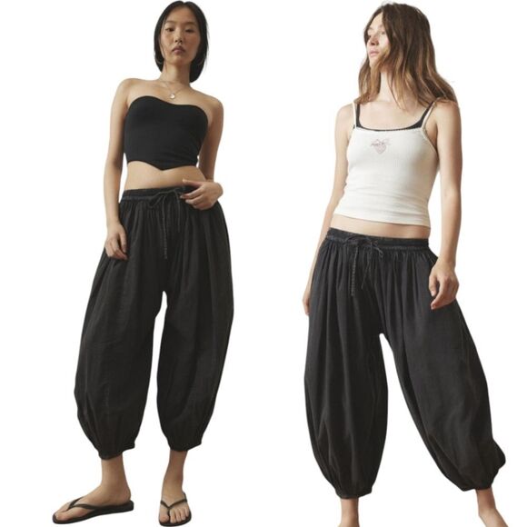 NWT black  Billowy Out From Under balloon pants harem pants size S - Picture 1 of 11
